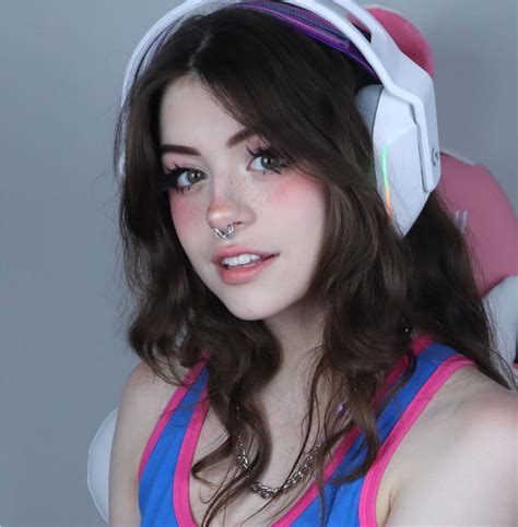 Is amouranth doing porn