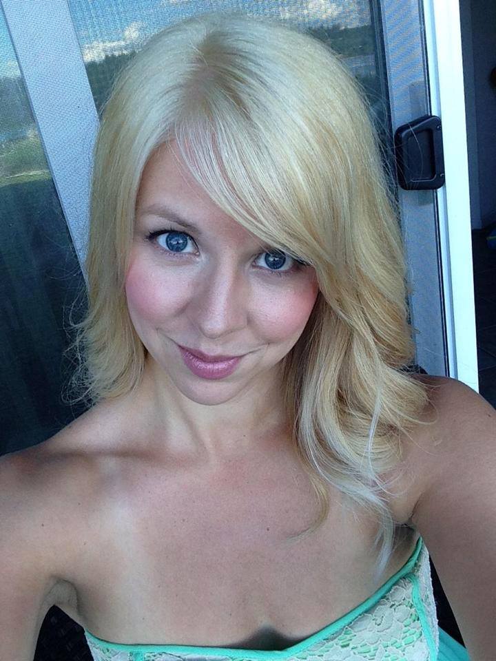 Blonde milf cleavage Katchats porn