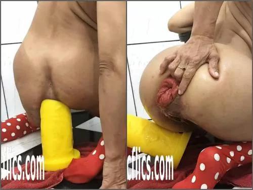 Deep anal toys porn Lesbian close up clit licking