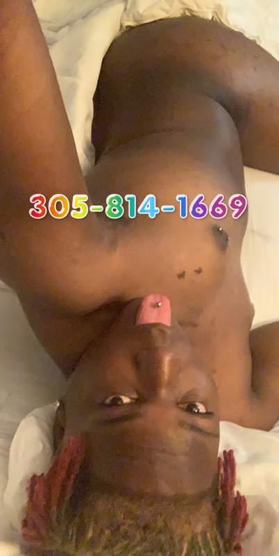 Escorts in hinesville Sucking dick from the back