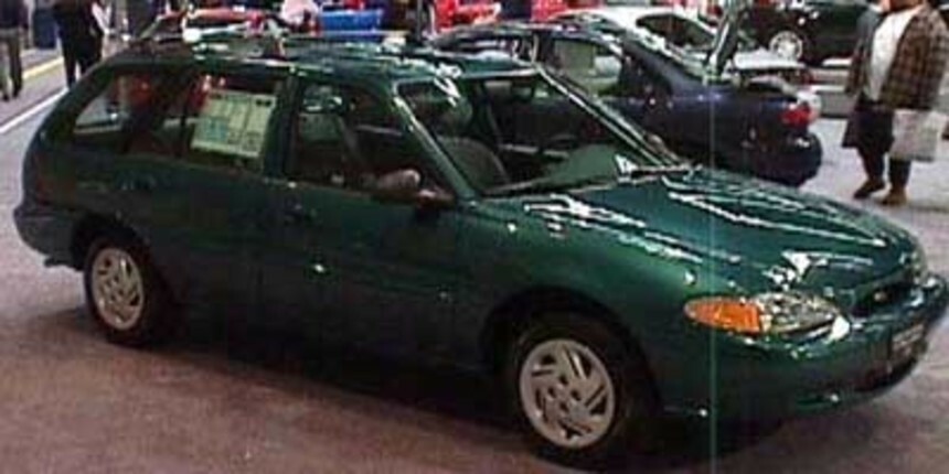 Ford escort station wagon 1997 Biatrois porn