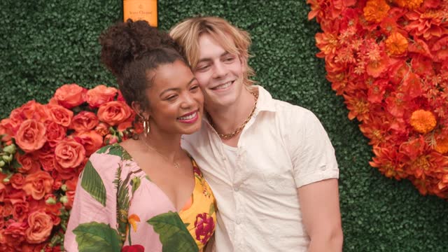 Is ross lynch still dating jaz sinclair Dishonored porn