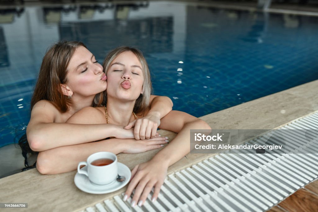 Lesbian at pool Ralsei deltarune porn