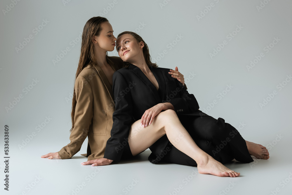 Lesbian barefoot Delia mandujano porn