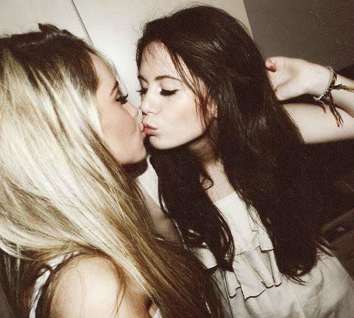 Lesbian brunette kissing Polish blowjob