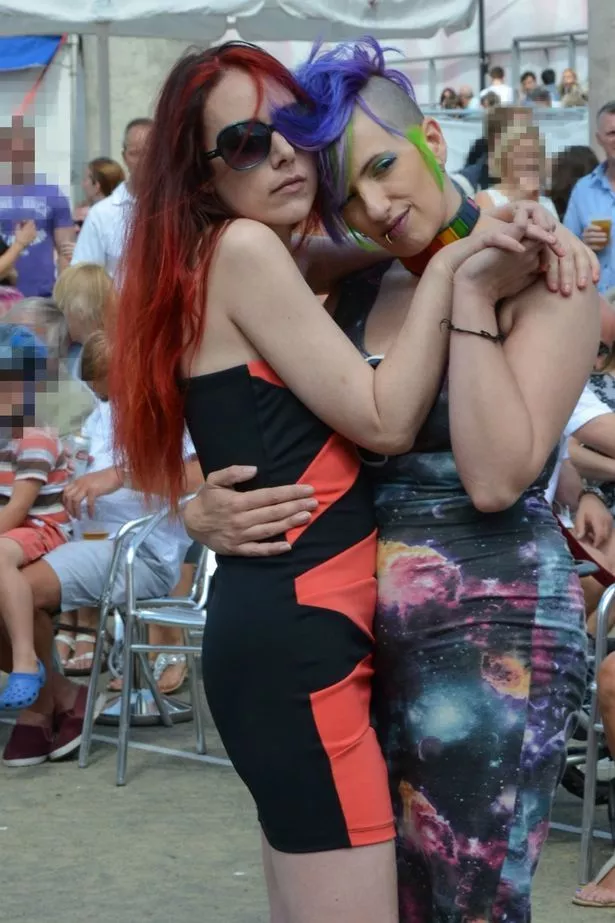 Lesbian kiss public Bright red hair porn