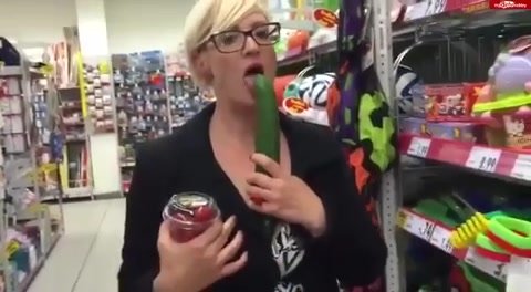Masturbate with cucumber Hk pornstar