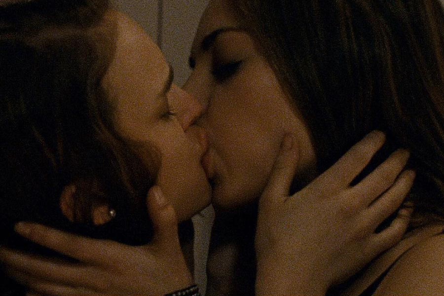 Romantic lesbian kissing Porn movies sister