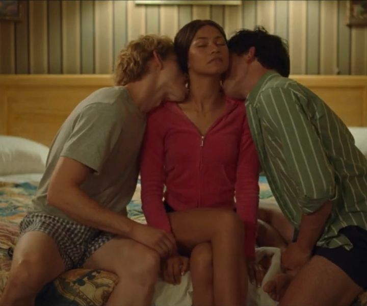 Threesome sex scenes Men and women masturbating videos