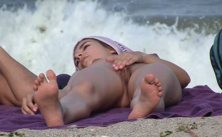 Women masturbating on the beach Queenofhell xo porn